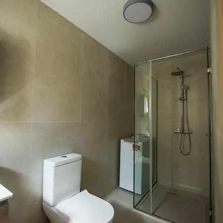 Cozy 2-bedroom Just 160m From The Apartment *