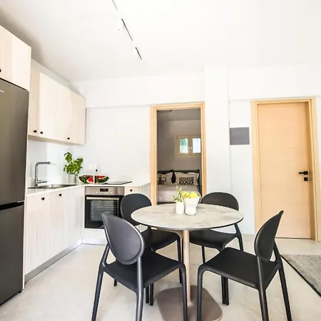 Cozy 2-bedroom Just 160m From The Apartment
