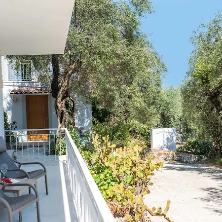 아파트 Cozy 2-bedroom Just 160m From The