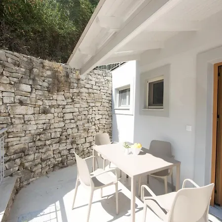 Apartment Cozy 2-bedroom Just 160m From The *