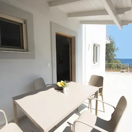 Cozy 2-bedroom Just 160m From The Barbati